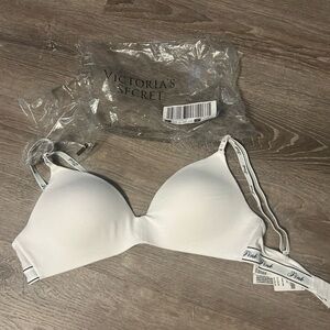 NWT Victoria secret t shirt bra lightly lined wire bra 32D